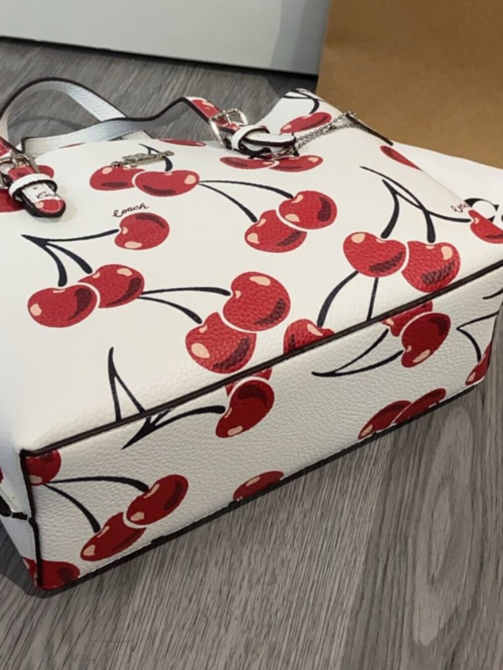 🔥🎁COACH Mollie Tote Bag 25 With Cherry Print（CY695） - Picture 7 of 8